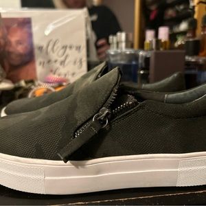 Steve Madden Camo flats